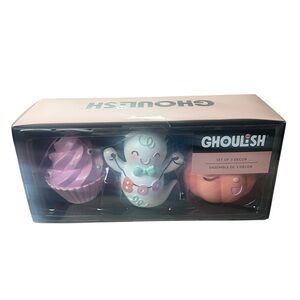 Ghoulish set of Halloween decor